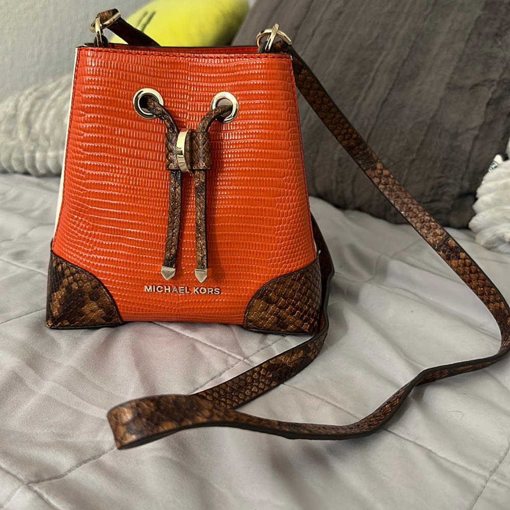 Michael Kors Bucket Bag